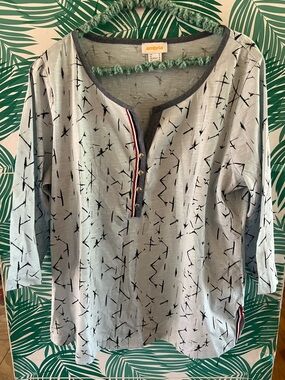Ambria Light Blue Graphic Henley Top button down sz 12